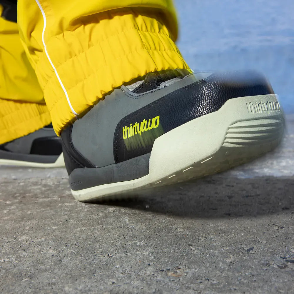 Forum Pro x Walker Boots Black/Dark Grey | thirtytwo US Boots ThirtyTwo Rider Driven Snowboarding Snow Premium