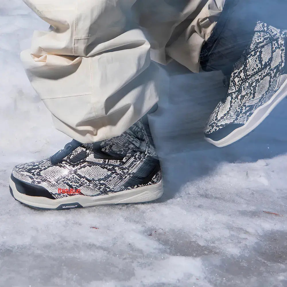 Men's Double Boa® x Vizz Boots White/Black | thirtytwo US Boots ThirtyTwo Rider Driven Snowboarding Snow Premium