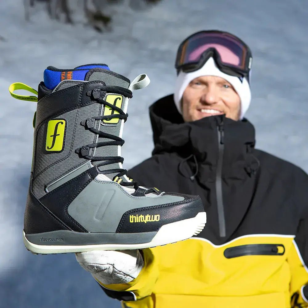 Forum Pro x Walker Boots Black/Dark Grey | thirtytwo US Boots ThirtyTwo Rider Driven Snowboarding Snow Premium