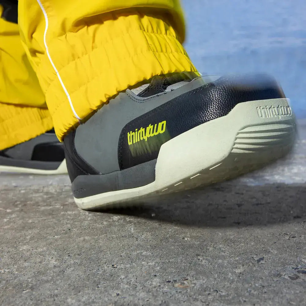 Forum Pro x Walker Boots Black/Dark Grey | thirtytwo US Boots ThirtyTwo Rider Driven Snowboarding Snow Premium