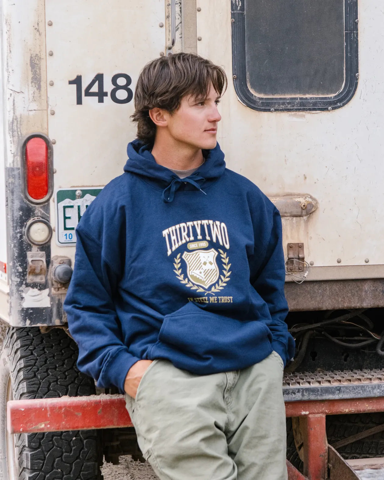 CREST HOODIE Apparel Lifestyle Thirtytwo NAVY / S Rider Driven Snowboarding Snow Premium 7630961807894 T.27.FEM.CTH.401.2S.1