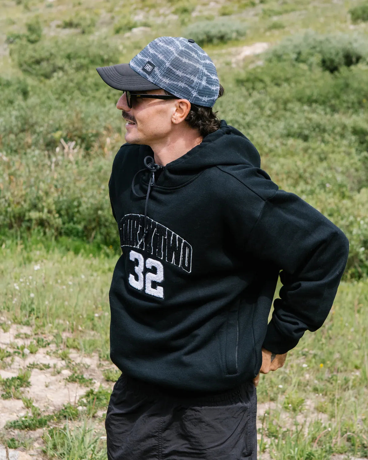 32 TECH HOODIE Apparel Technical Thirtytwo Rider Driven Snowboarding Snow Premium