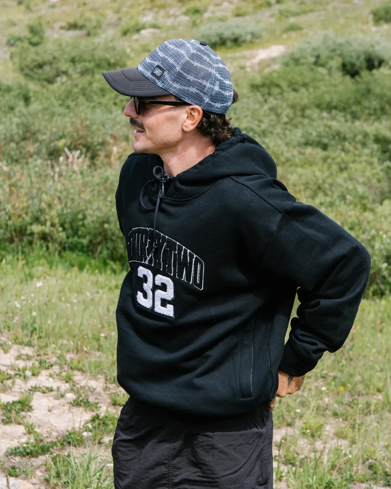 32 TECH HOODIE Apparel Technical Thirtytwo Rider Driven Snowboarding Snow Premium